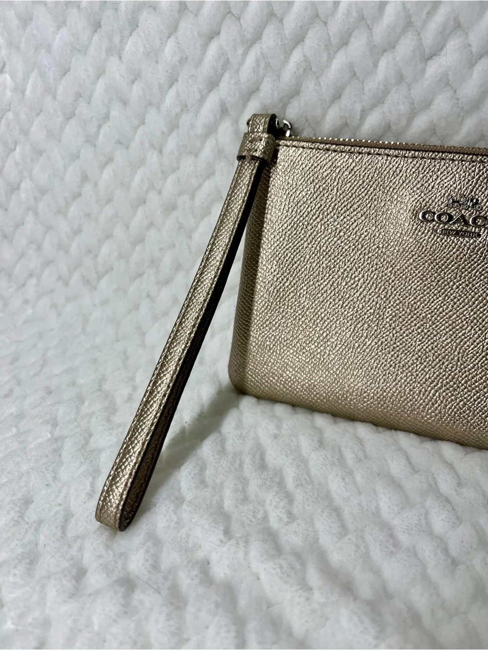 Coach Metallic Gold Leather Zip Wristlet – Zip Pouch – Good Condition
